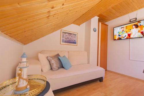 ꕥ Bella Vista Dalmatia - 3bedroom apartment with best sea views in Supetar, magnificent panoramic sunrises & sunsets, FREE PARKING