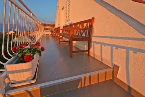 ꕥ Bella Vista Dalmatia - 3bedroom apartment with best sea views in Supetar, magnificent panoramic sunrises & sunsets, FREE PARKING