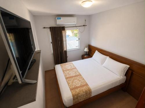 A bed or beds in a room at Borus Hotel