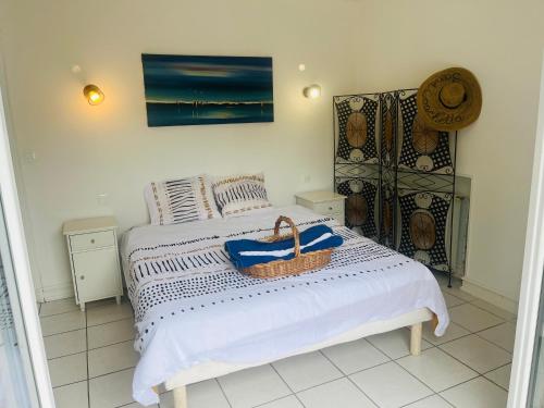 a bedroom with a bed with a basket on it at le Refuge de Pia in Piégut-Pluviers