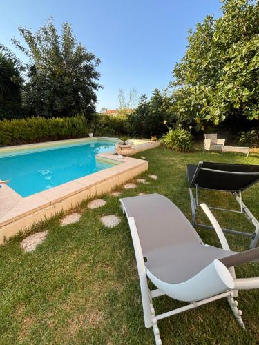 La campagne en ville piscine, jardins et 2 chambres tout confort