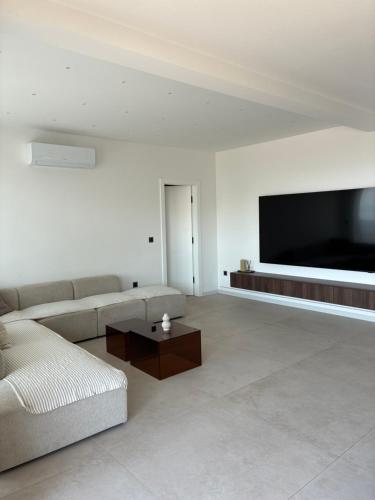 Penthouse Jacuzzi SeaView Suite