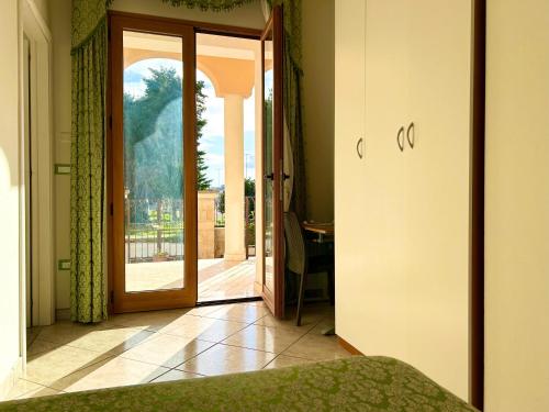 a room with a door leading to a patio at Perla Residence - Salve in Salve