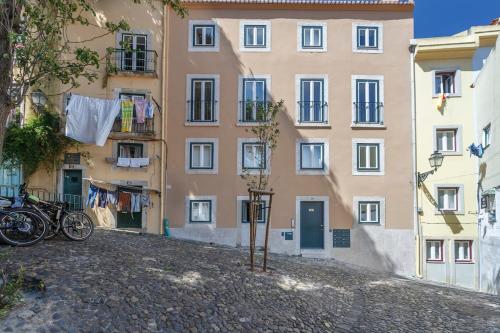 Central Lisbon Oasis with Patio