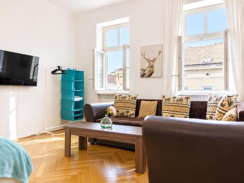 2BR Apt with King Beds & Wi-Fi - Long Stay