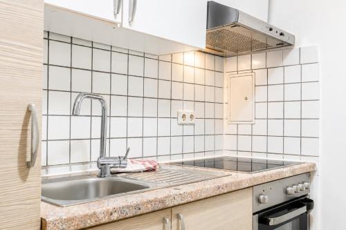 2BR Apt with King Beds & Wi-Fi - Long Stay