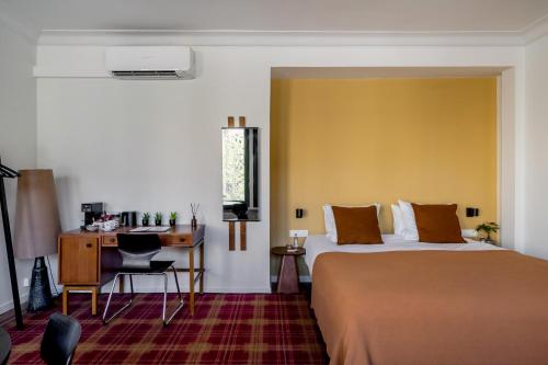 a hotel room with a bed and a desk at A Place Antwerp - Boutique Suites & Flats - Vrijdagmarkt 1 in Antwerp