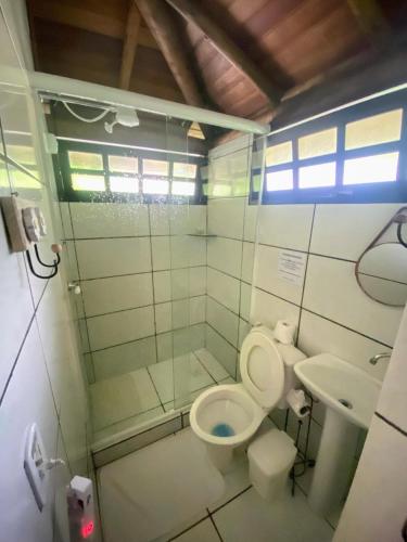 a bathroom with a toilet and a sink at Pousada Recanto Afetivo in Trindade
