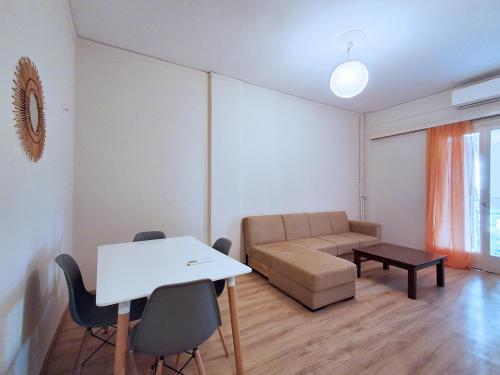 Comfortable Apartment near Larissis Metro