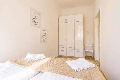 Cozy One Bedroom Apartment With Living Room Close to Wiener Stadthalle