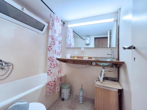 Comfortable Apartment near Larissis Metro