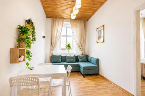 Cozy One Bedroom Apartment With Living Room Close to Wiener Stadthalle