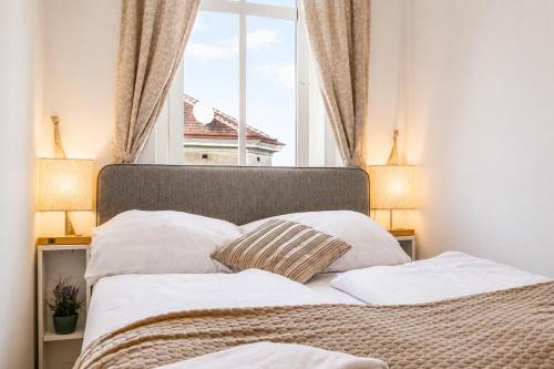 Cozy One Bedroom Apartment With Living Room Close to Wiener Stadthalle