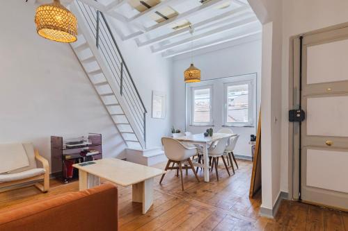 2BR Beachside Living by LovelyStay