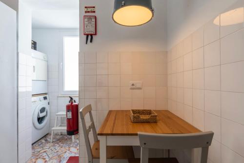2BR Beachside Living by LovelyStay