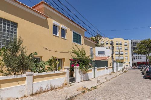 2BR Beachside Living by LovelyStay