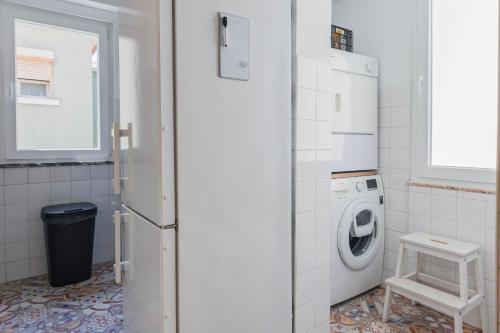 2BR Beachside Living by LovelyStay