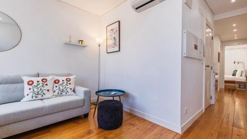 Bright 1BR Flat in Bairro Alto by LovelyStay