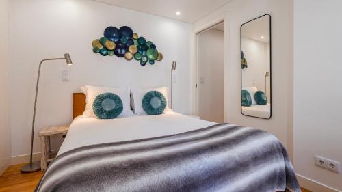Bright 1BR Flat in Bairro Alto by LovelyStay