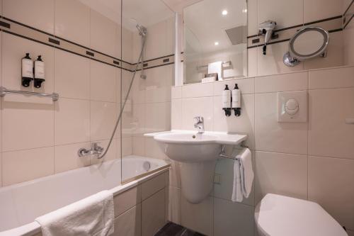 Kúpeľňa v ubytovaní Apollofirst Boutique Hotel