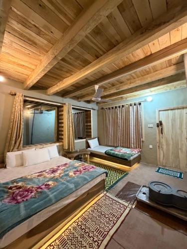 a bedroom with a large bed in a room at MUD ROOMS by MANOKUR- E- BASA in Minapin