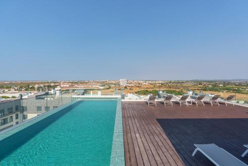 Privilege Happy Place in Faro with Rooftop Panoramic Pool