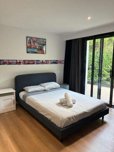a bed with a stuffed animal on it in a bedroom at Villa Vagues de Vie - 4 Étoiles in Labenne