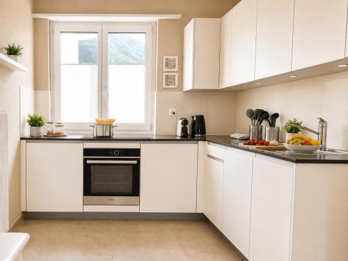 Apartment Stellina Ascona - Steps from Lido & Promenade - Balcony & Free Garage