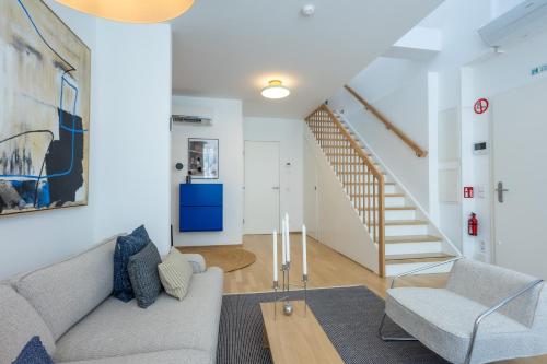 Dachgeschoss-Maisonette mit Terrasse am Karlsplatz