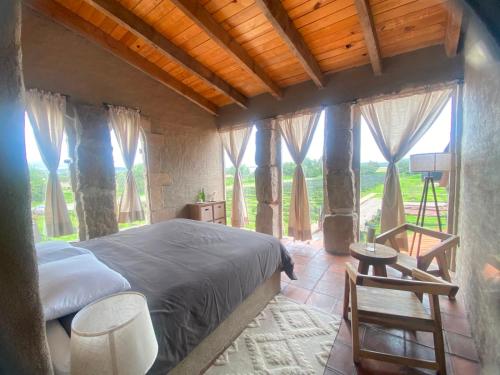 En eller flere senge i et værelse på Hotel de Tierra Viñedo y Spa - Aeropuerto Querétaro