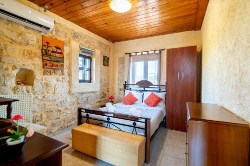 Irene Stone Villa - Private Pool - Sleeps 6