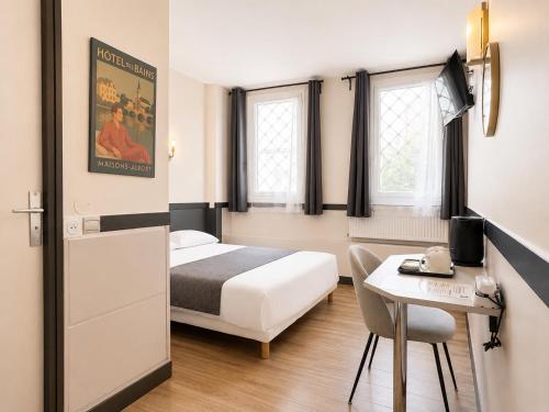 a hotel room with a bed and a desk at Hôtel des Bains 24h 7j Paris centre à 10 min in Maisons-Alfort