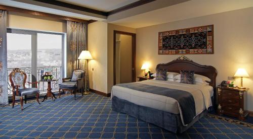 Postel nebo postele na pokoji v ubytování Orion Hotel Bishkek