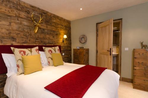 a bedroom with a bed and a wooden wall at Black Diamond Sainte Foy Chalets in Sainte-Foy-Tarentaise