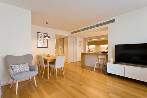 Modern and comfort Brand new 3BR, AC, Parking