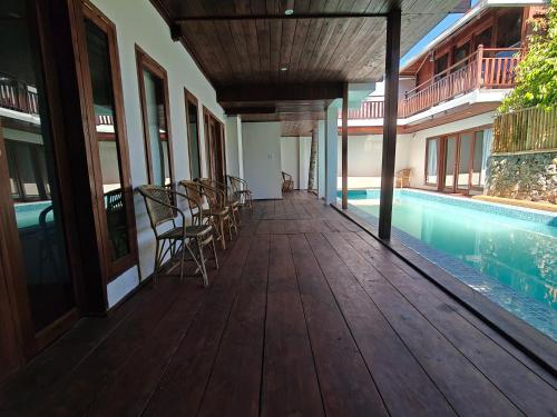Gallery image of Bahowo Mangrove Dive Lodge in Mantaak