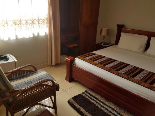 Un pat sau paturi într-o cameră la Benconi Lodge