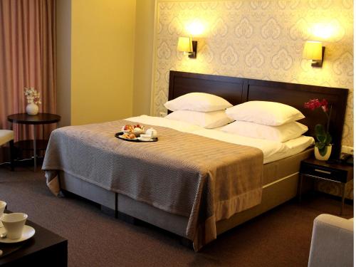 Una cama o camas en una habitación de Margis Hotel & SPA