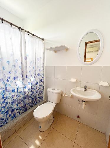 Vonios kambarys apgyvendinimo įstaigoje Pargo, habitación privada de Flor de Lis Beach House