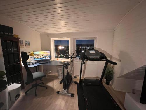 a room with a desk with a computer and a chair at Venusvegen Skyline Views in Tromsø