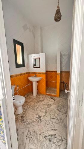 a bathroom with a sink and a toilet at bayt el yemin in Kasbah