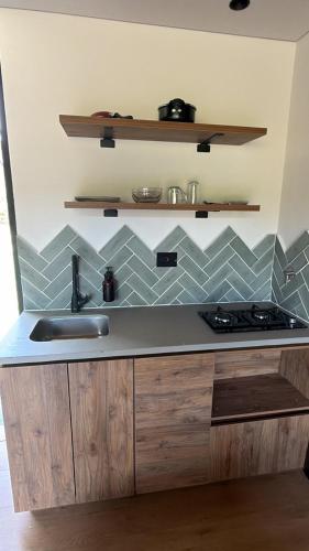a kitchen with a sink and a counter top at Lagoa by Loop in Horizonte