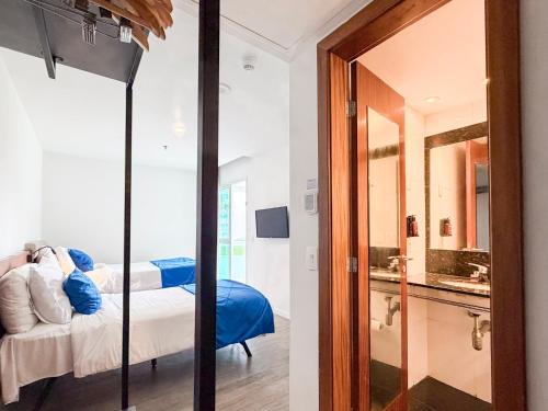 a bedroom with a bed and a mirror at Wyndham Rio Barra - Oficial in Rio de Janeiro