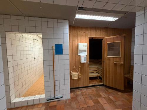 a room with a bathroom with a toilet in it at See Sun in Uhldingen-Mühlhofen
