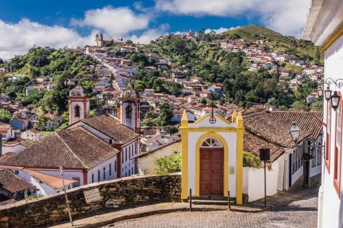 a view of the town of cuernavaca with a yellow building at Sobiuai 72 in Ouro Preto