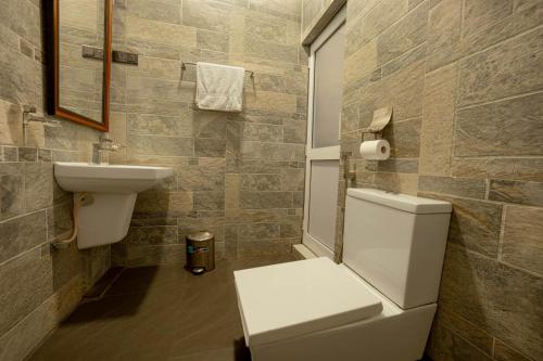 a bathroom with a toilet and a sink at My Home Guest in Polonnaruwa