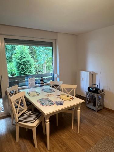 a table and chairs in a room with a window at Am Golfplatz 800 Meter bis Möppis Hütte in Winterberg