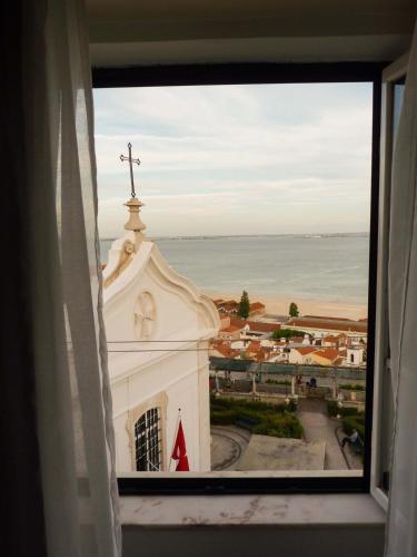 Tram 28 apartment with Perfect View over Alfama