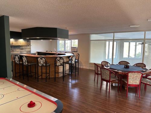a kitchen and dining room with a table and chairs at Pimishka Chalet-Cottage-Studios in Bouchette