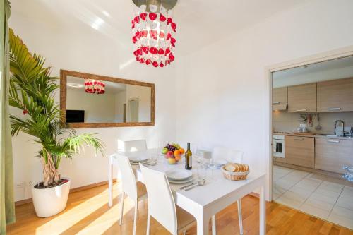 Casa Berna - Balcony Apt with Mountain Views - Happy Rentals